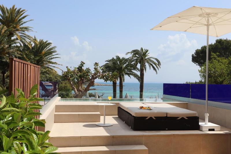 Premium Double Room with Sea View and Private Pool image 4