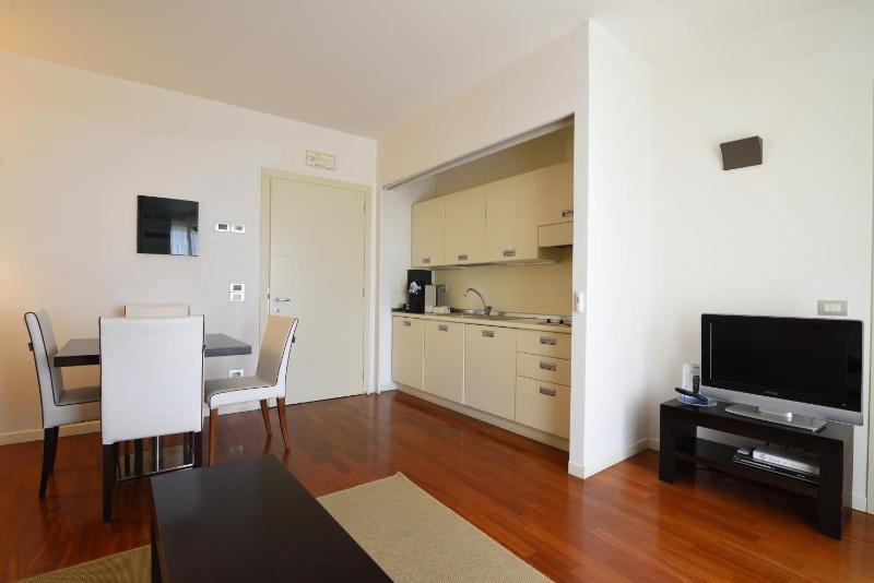 Panoramic Suite with Balcony image 3