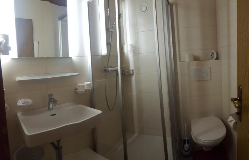 Double Room image 3