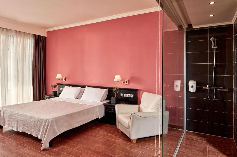 Junior Suite with Private Pool image 2
