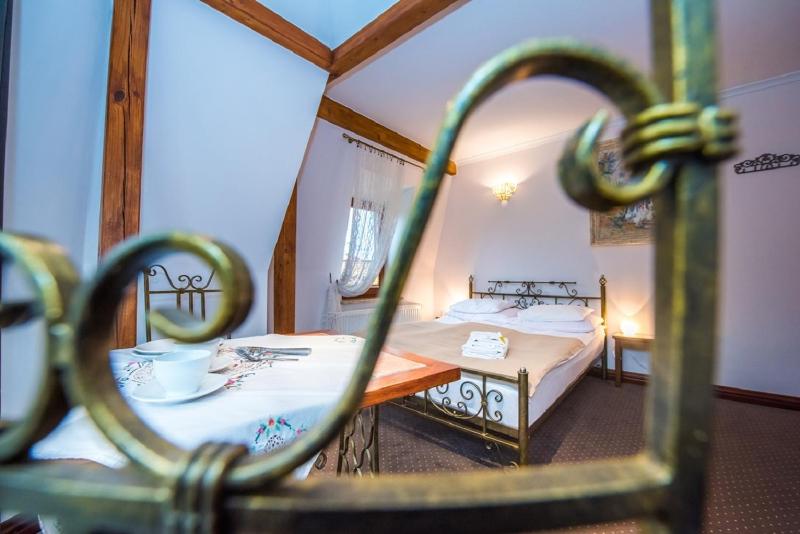 Double Room with Balcony image 4