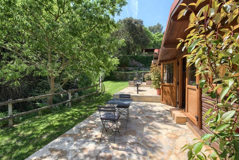 Bungalow with Garden image 2