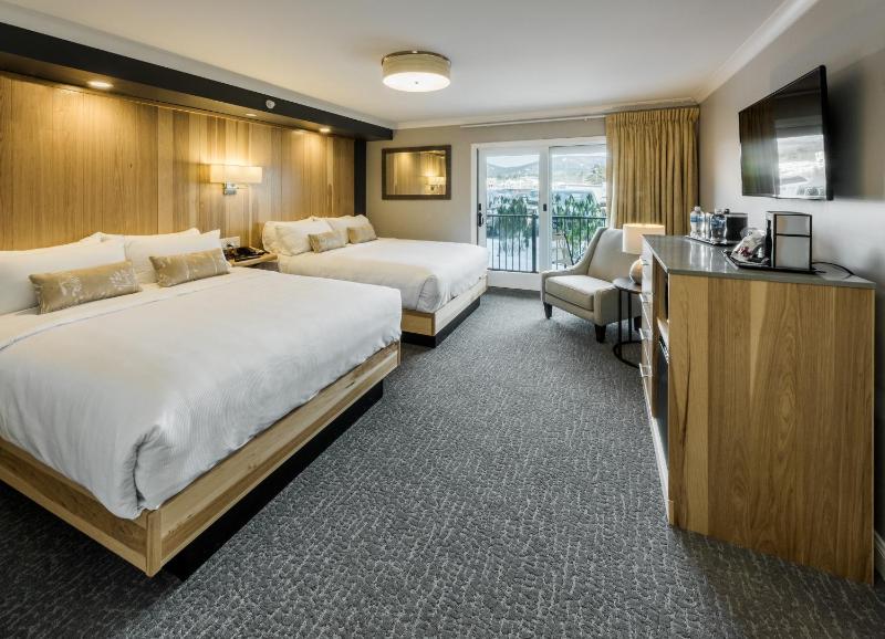 Double Room with Balcony image 1