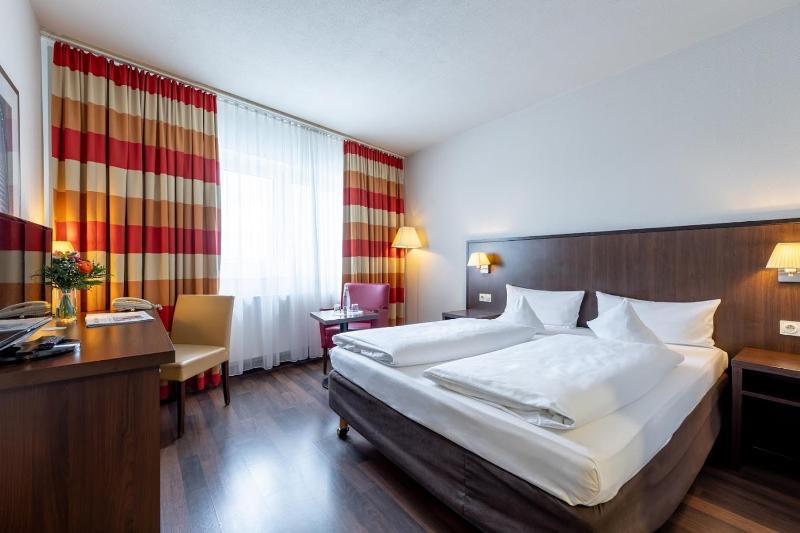 Double Room image 2