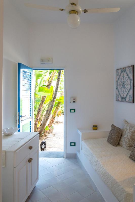 Classic Quadruple Room image 3