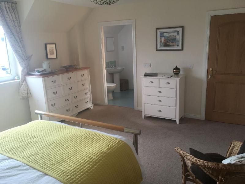 Superior King Room image 4