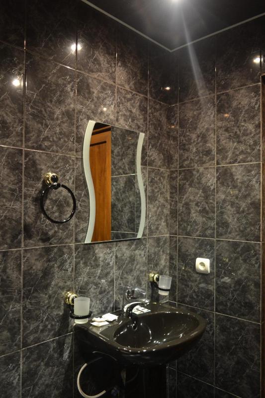 Standard Double Room with Shared Bathroom image 4