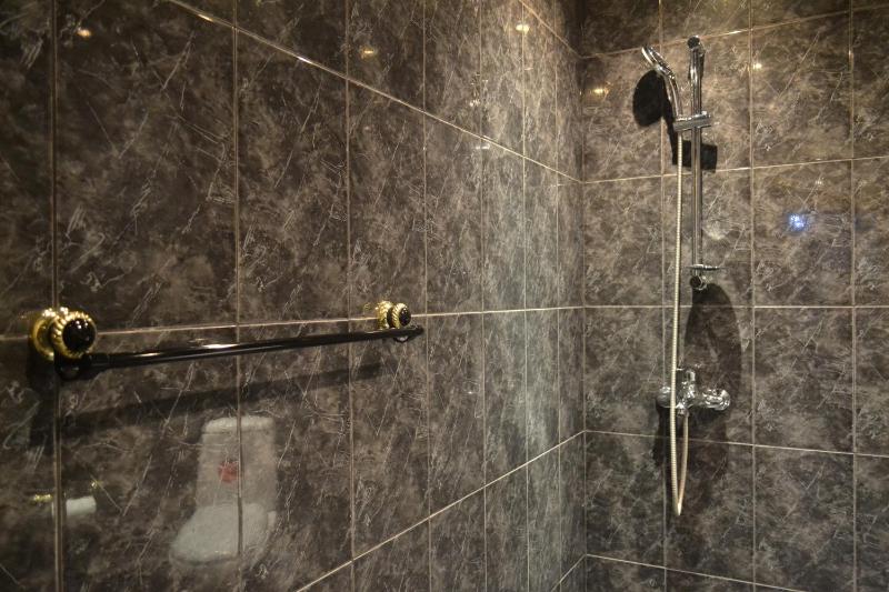 Standard Double Room with Shared Bathroom image 3