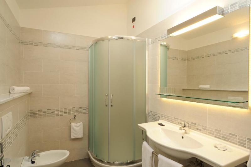 Triple Room with Sea View image 4
