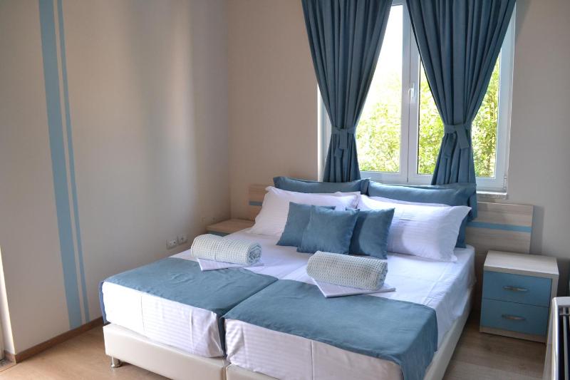 Double Room with Balcony image 4