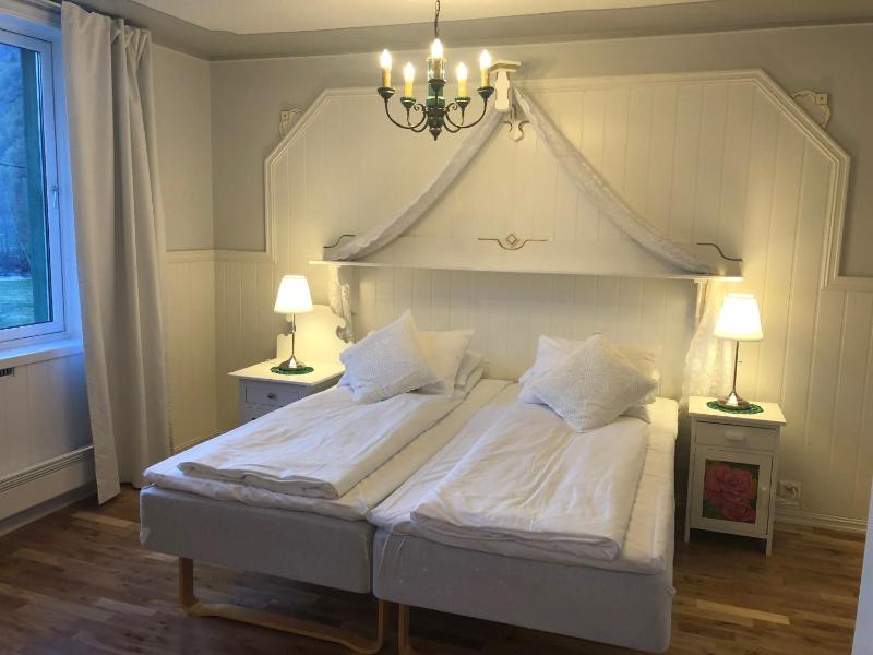 Double Room with Balcony image 4