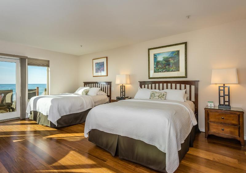 Superior Queen Room with Two Queen Beds and Ocean view image 1