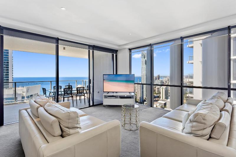 Holiday Holiday Circle On Cavill Apartments - image 15