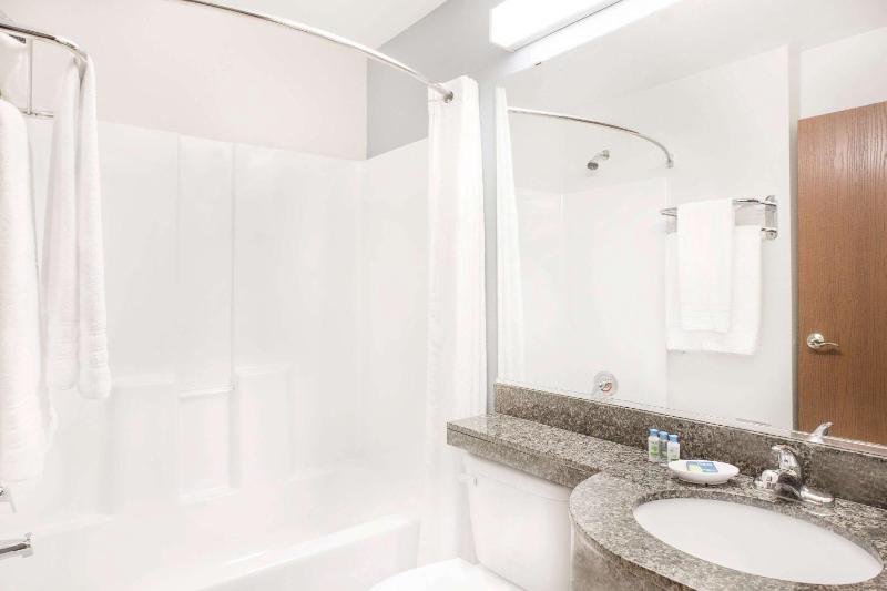 Queen Studio Suite - Non-Smoking image 3