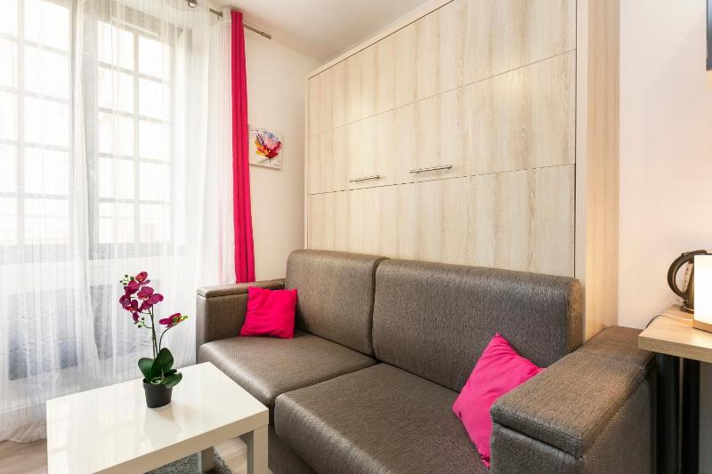 Studio Apartment image 4