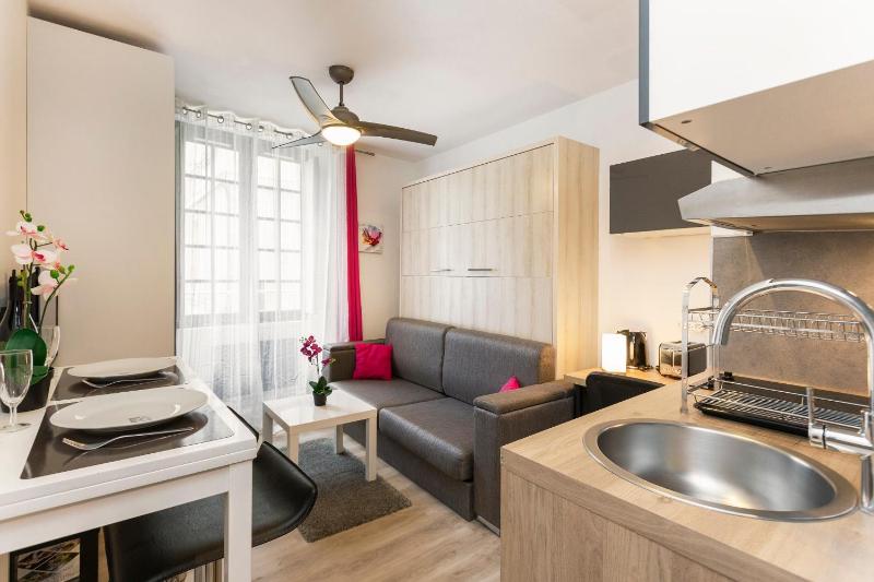 Studio Apartment image 3