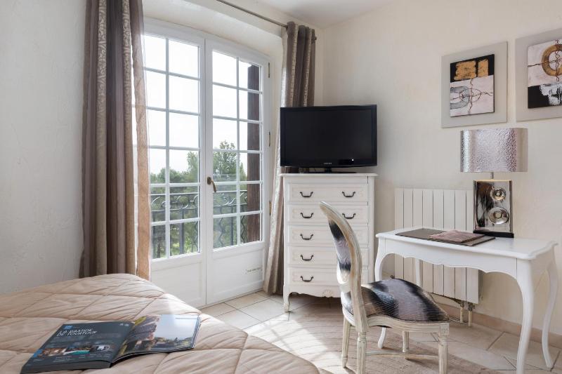 Standard Room image 2
