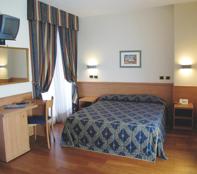 Double Room Single Use with Balcony (1 Adult) image 3