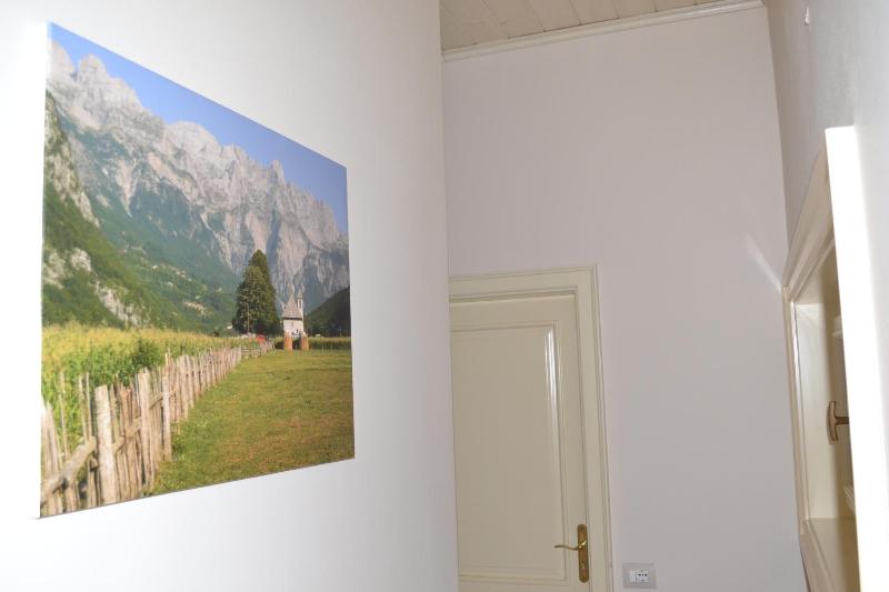Standard Twin Room image 4