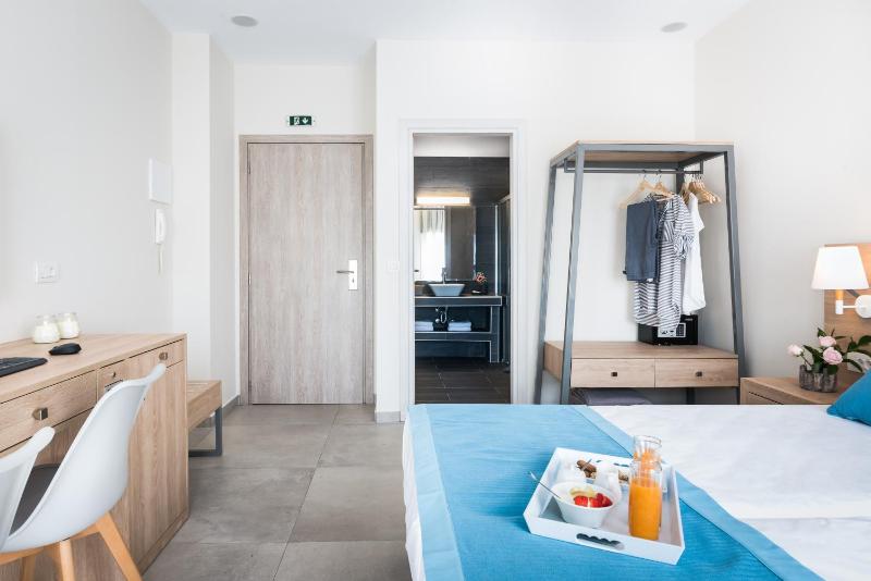 Deluxe Double or Twin Room with City View image 4