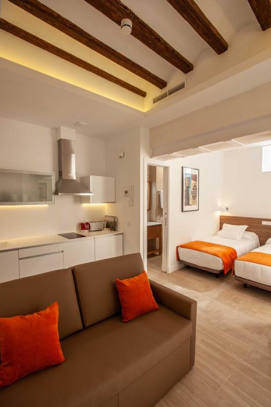 Studio Apartment image 3