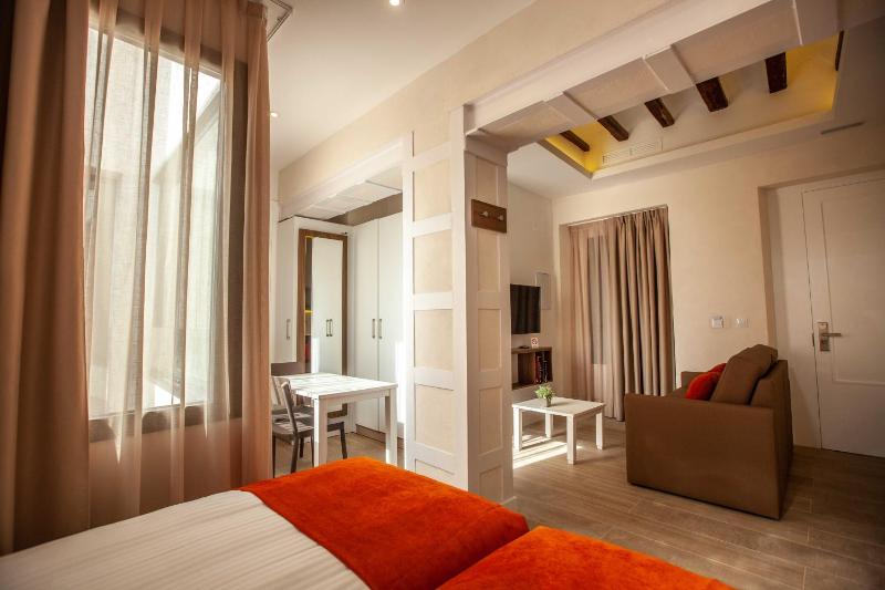 Studio Apartment image 4