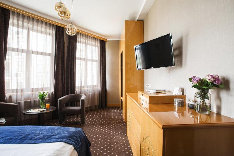 Superior Double or Twin Room image 3