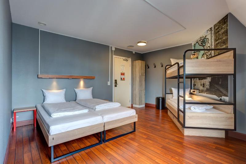 Quad Room image 1