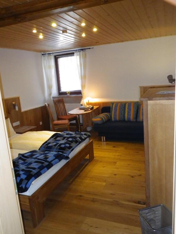 Standard Double Room image 2