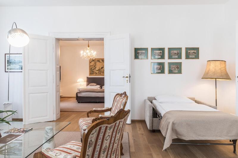 One-Bedroom Apartment image 3