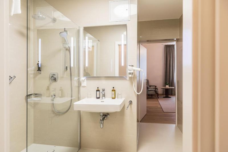 One-Bedroom Apartment image 2