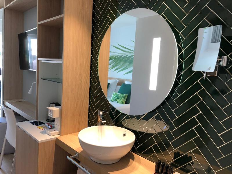 Double or Twin Room image 3
