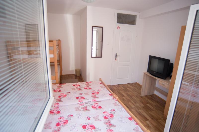 Quadruple Room with Balcony image 4
