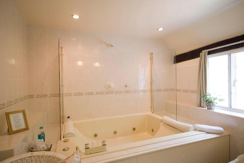 Double Room image 3