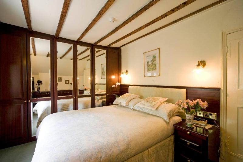 Double Room image 4