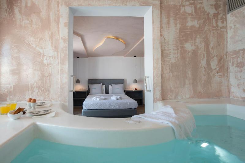 Deluxe Room with Hot Tub and Caldera View image 1