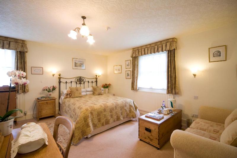 Double Room image 3