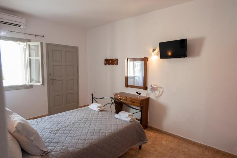 Double Room with Sea View image 4