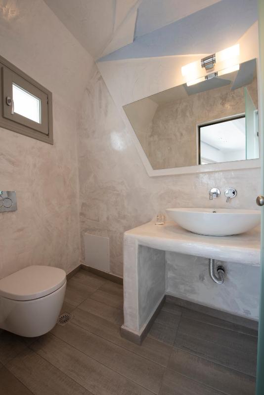 Deluxe Room with Hot Tub image 2