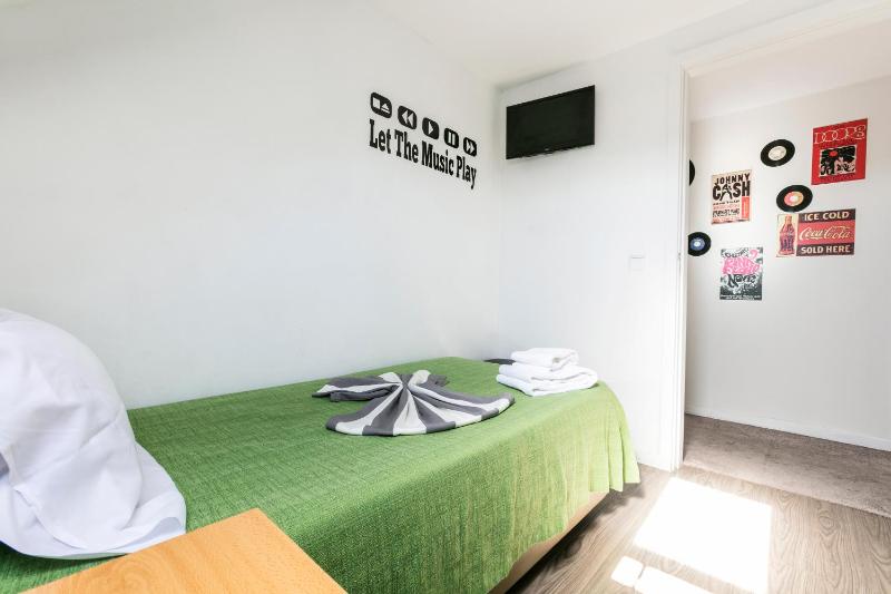 Single Room with Shared Bathroom image 1