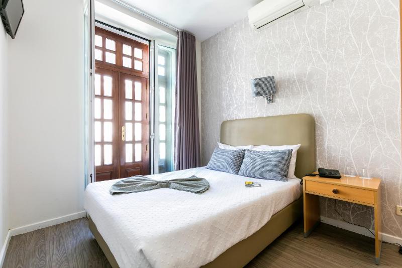 Double Room image 3