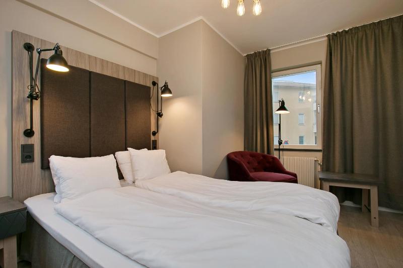 Standard Double Room image 4