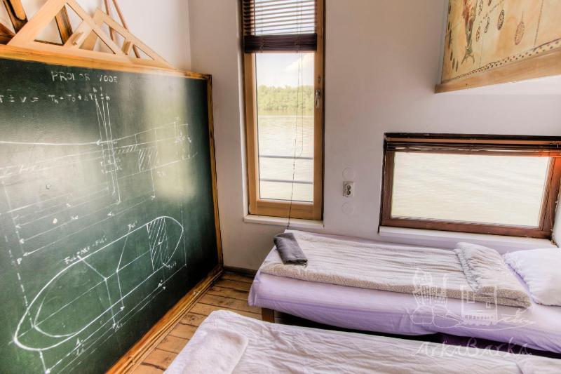Triple Room with Private Bathroom - Floating Friends image 2