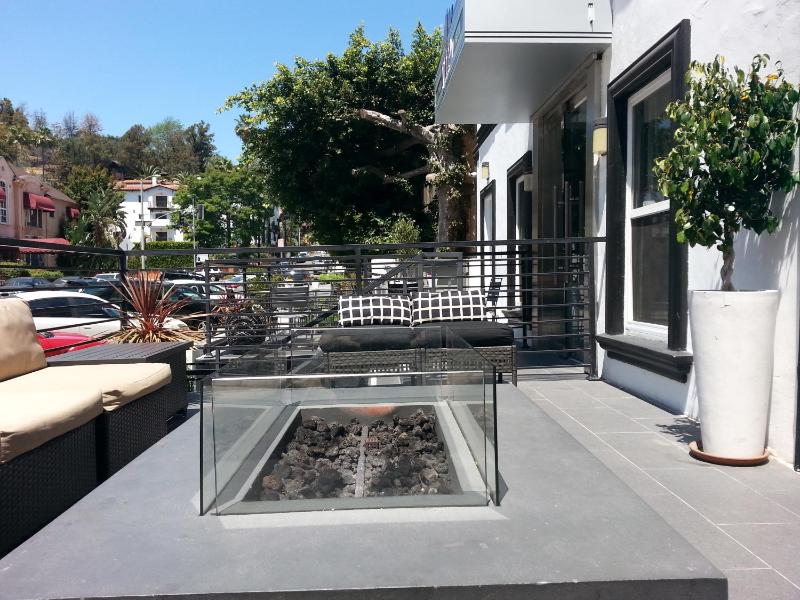 Hollywood VIP Hotel - image 8