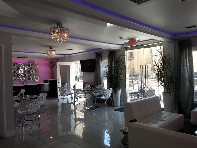 Hollywood VIP Hotel - image 6
