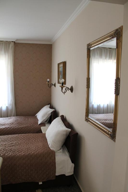 One-Bedroom Apartment image 3