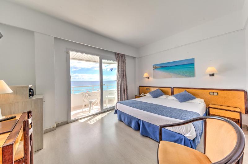 Triple Room with Sea View image 2