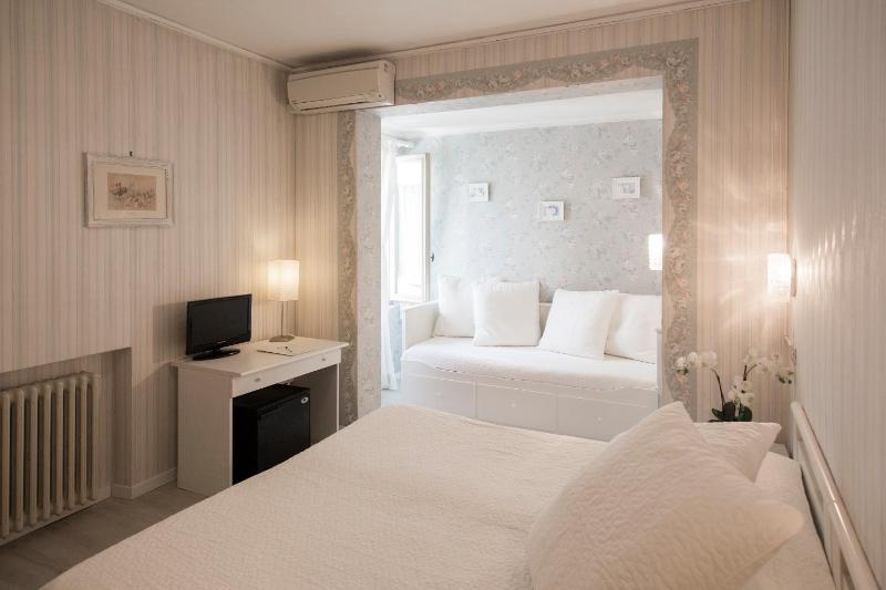 Classic Triple Room - Annex image 3