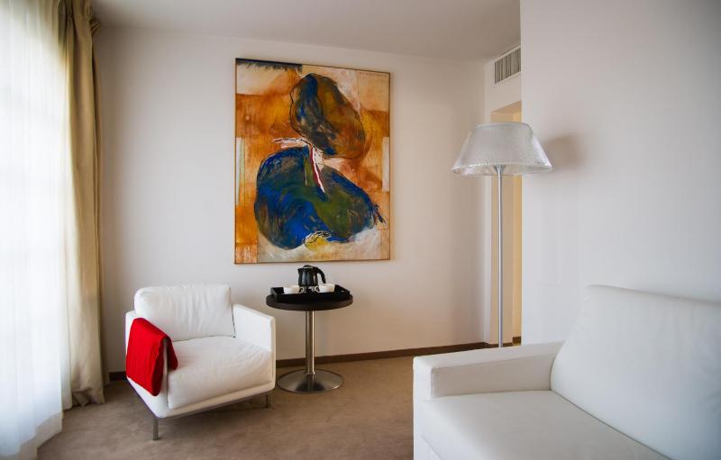 Executive Suite image 3