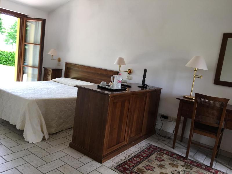 Double Room image 3